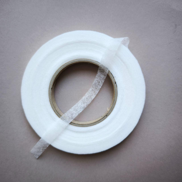 Лента флизелиновая (без бумаги) ZG 903 T10 L100 белый 1см